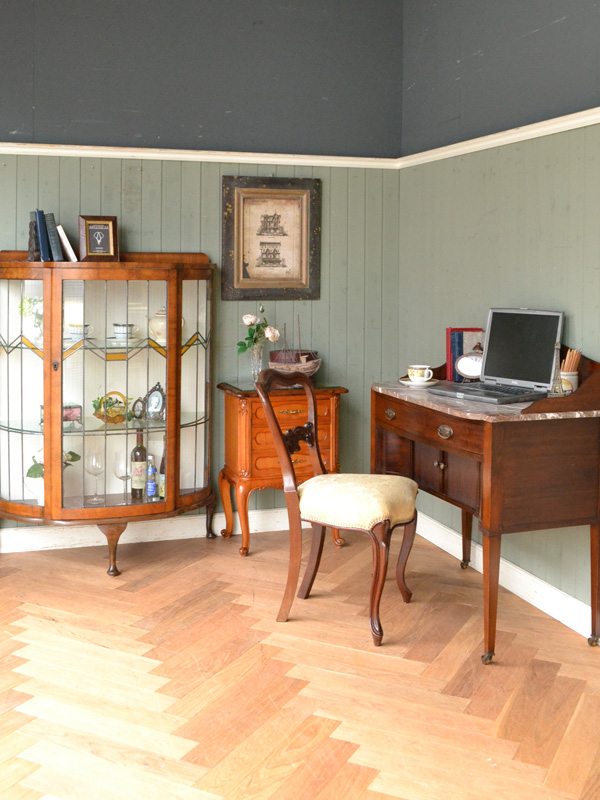 英国クラシックの | 美しいウォッシュスタンドを贅沢に使った書斎