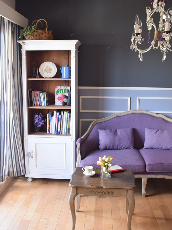 ハンドルスタイルの | フランスらしい色使いペイントの家具で作るリビング