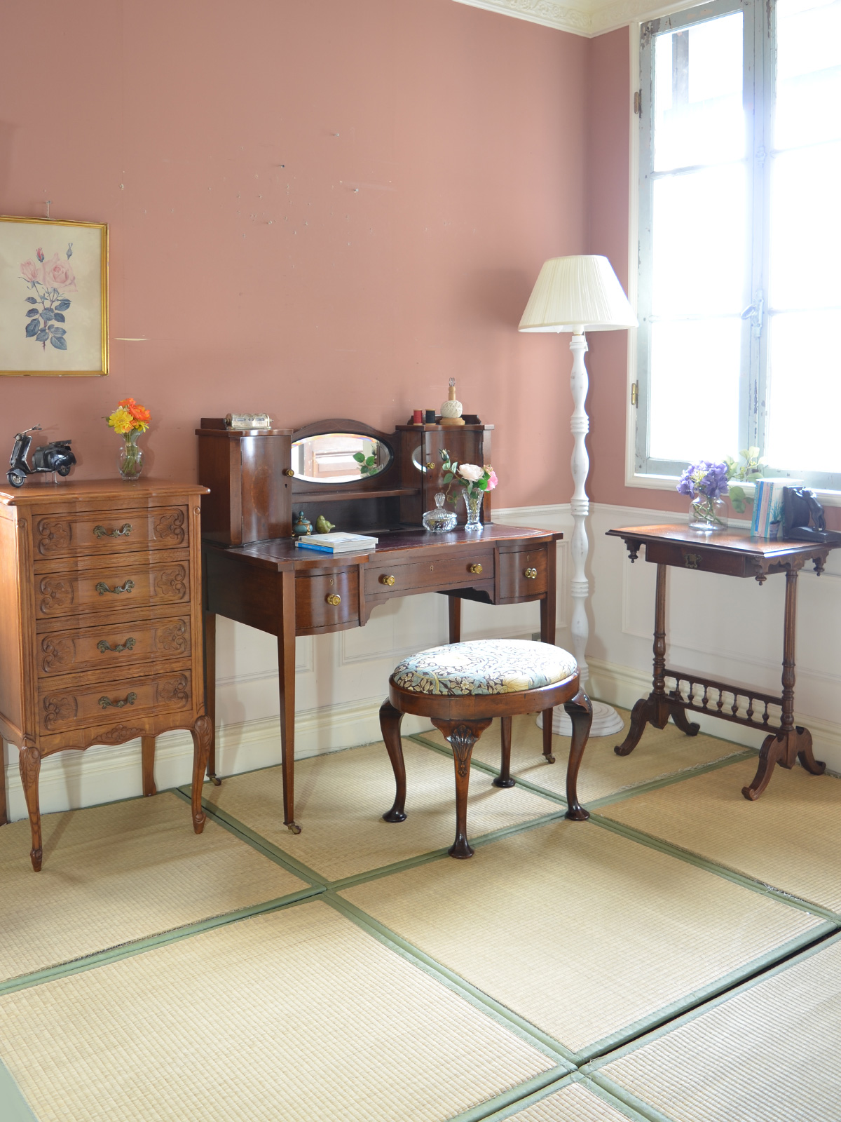 英国クラシックの | 女性らしさを詰め込んだ家具を集めた和室