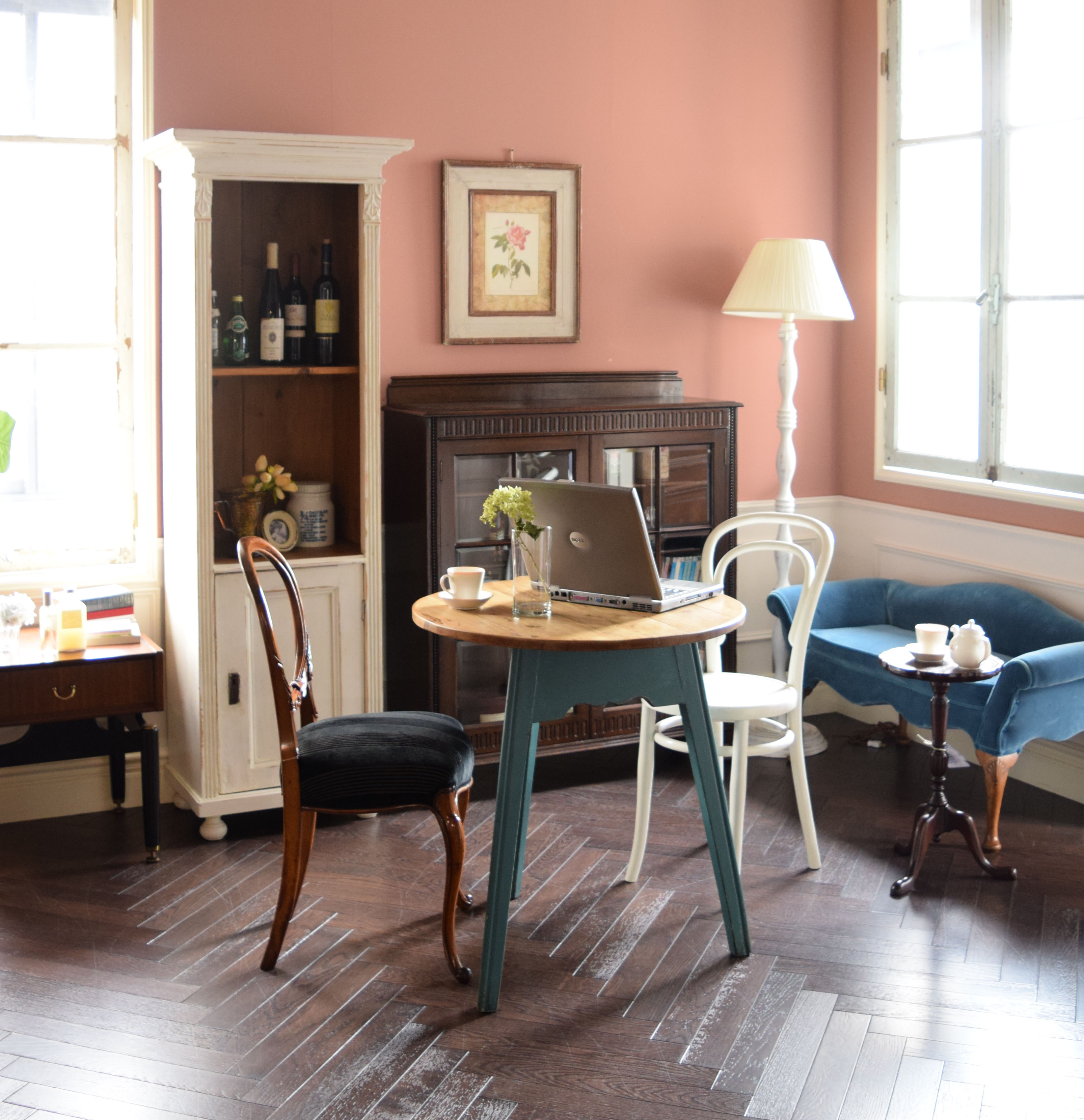 ハンドルスタイルの | 家具も色も、全部バラバラミックススタイルの打ち合わせ部屋
