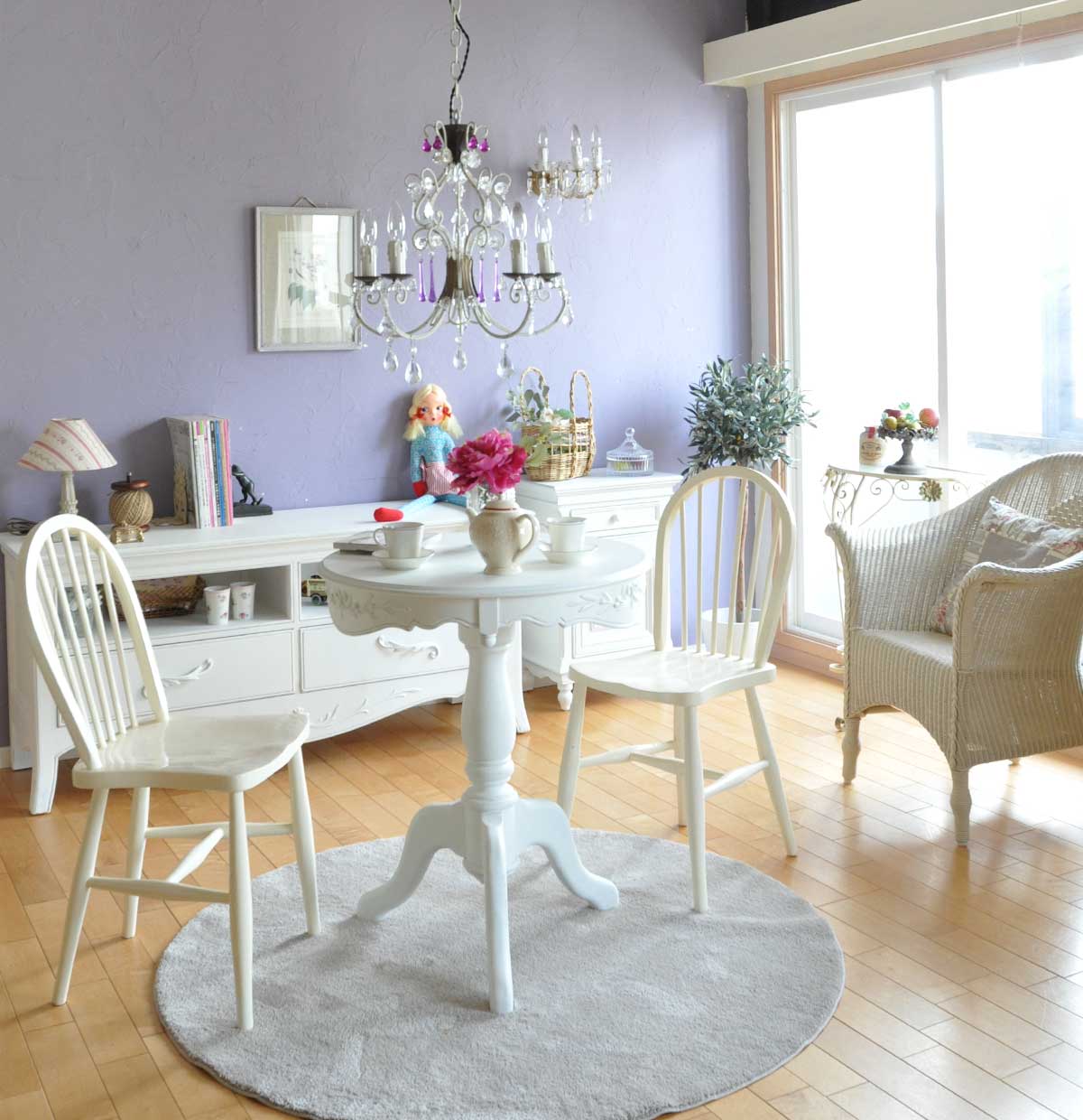 フレンチエレガントのリビング | 真っ白い家具で統一した爽やかなリビング