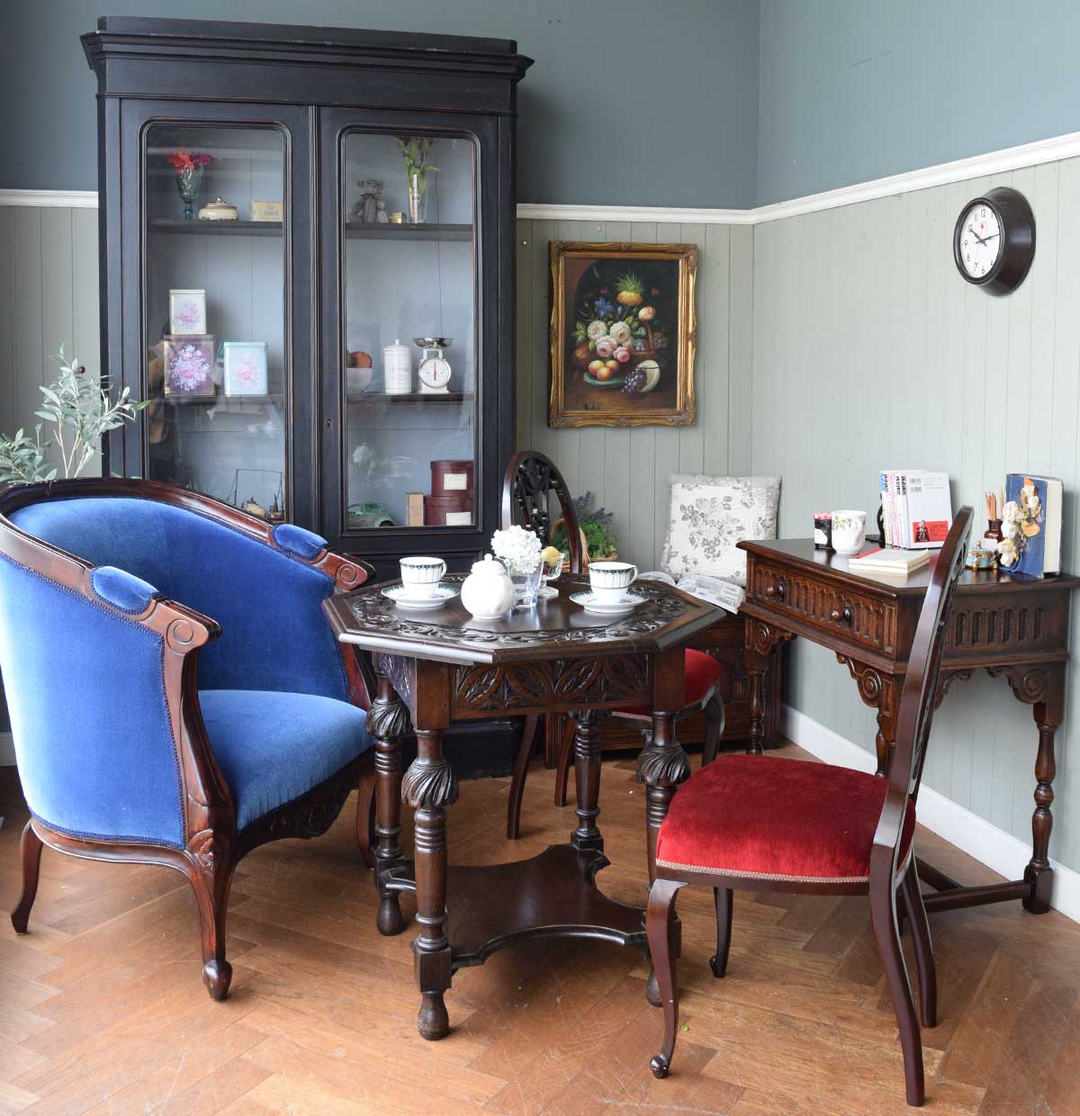 ハンドルスタイルのリビング | 海外のインテリア雑誌が見本フランスの家具が挿し色のお部屋