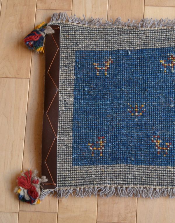 アンティーク雑貨 ギャッベ。裏面はこんな感じです。(b-176)