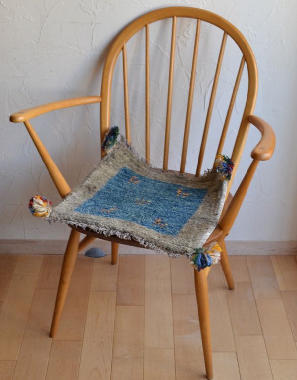 アンティーク雑貨 ギャッベ。お部屋のちょっとしたアクセントに取り入れやすいアイテムです。(b-176)