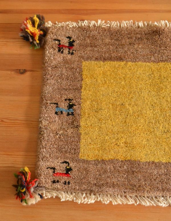 シュガーボウル　アンティーク雑貨　ギャッベ。こちらは「羊・ヤギ」の模様が編まれています。(b-177)