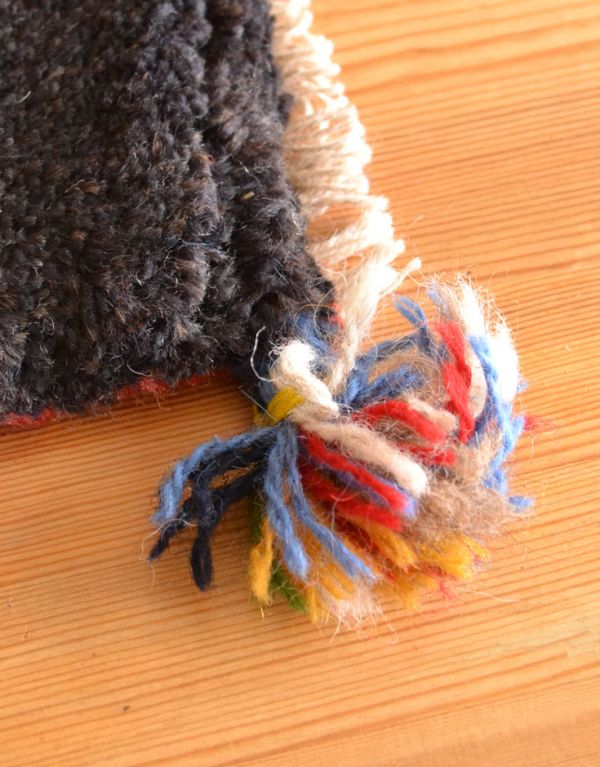 シュガーボウル　アンティーク雑貨　ギャッベ。四隅には可愛らしいポンポンが付いています。(b-182)