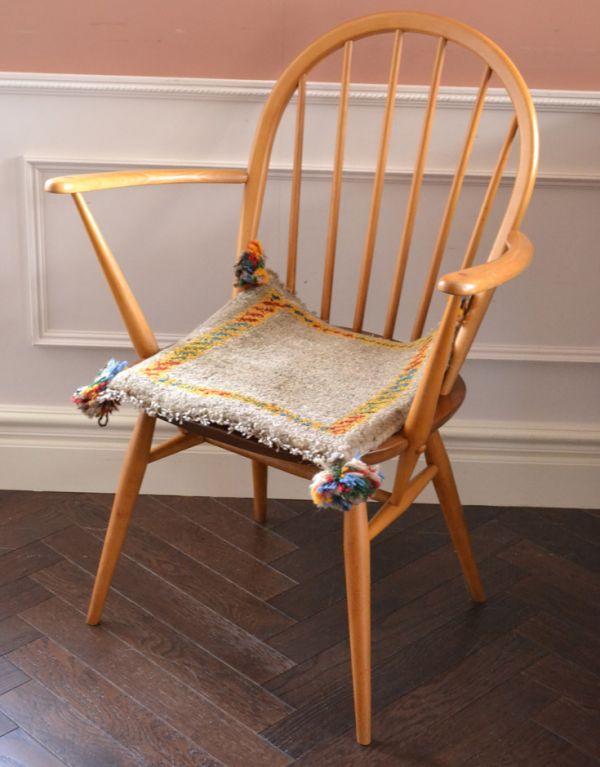 アンティーク 布製の雑貨 アンティーク雑貨 ギャッベ。お部屋のちょっとしたアクセントに取り入れやすいアイテムです。(b-188)