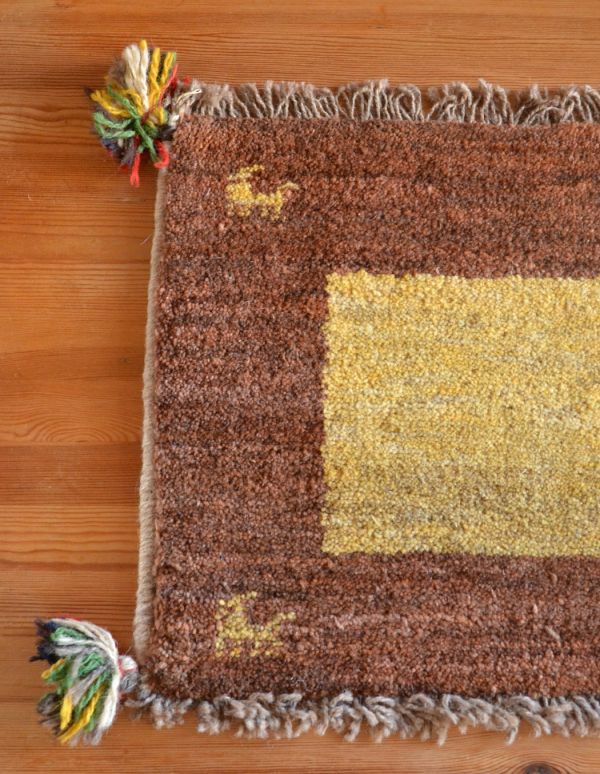 シュガーボウル アンティーク雑貨 ギャッベ。こちらは「羊・ヤギ」の模様が編まれています。(b-197)