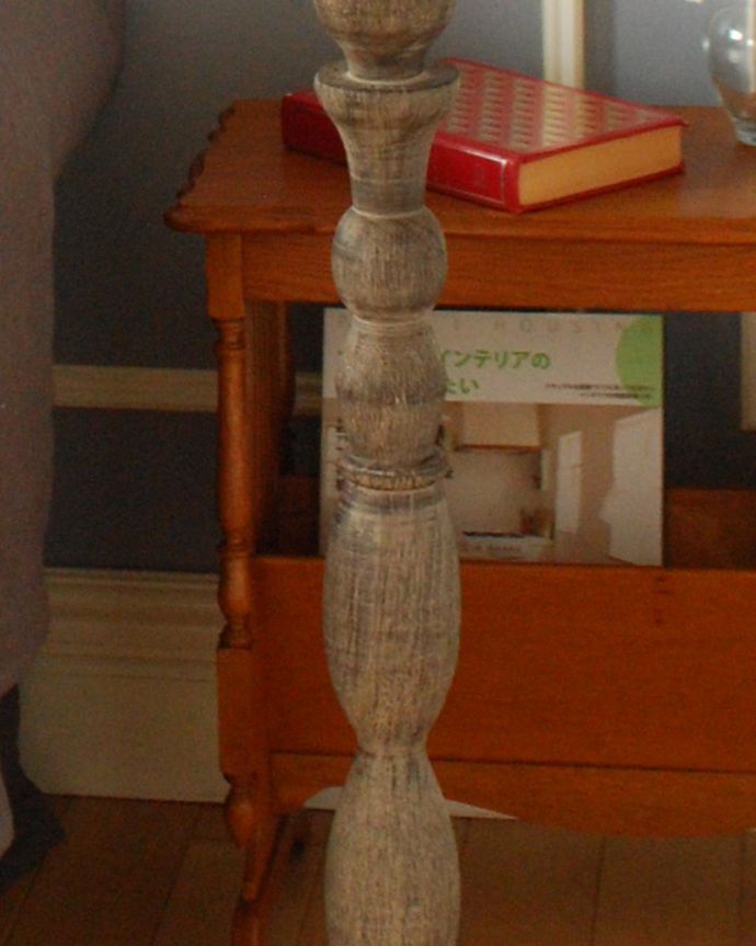 スタンドライト 照明・ライティング クラシカルなスタンド×優しいホワイトシェード、スタンドライト(E26球付)(Wooden Lamp Celeste)。風格と品があるので、リビングはもちろん、和室や書斎、客間にも最適。(cf-1031)