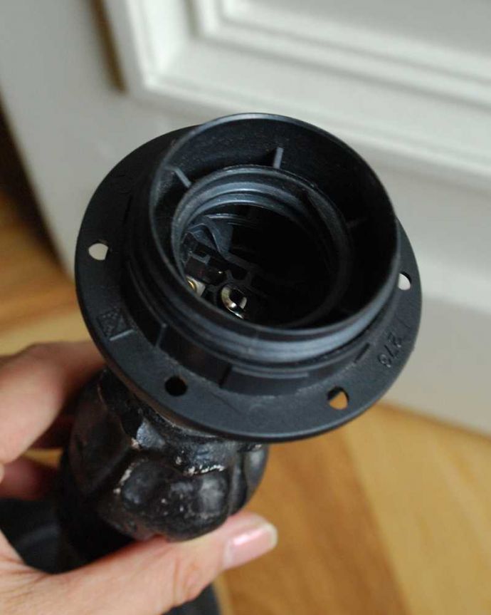 スタンドライト 照明・ライティング ナチュラルカラーのシェード×シックなスタンドを合わせたテーブルランプ(E26球付)(Wooden Lamp Flore)。どこででもカンタンに手に入る口金サイズ「E26」対応です。(cf-1035)