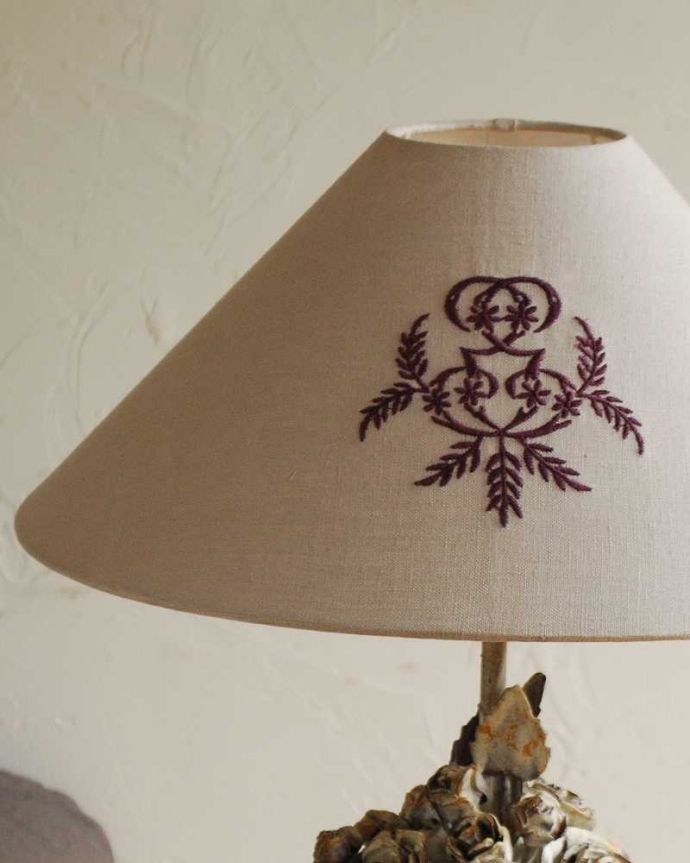 スタンドライト 照明・ライティング お花のスタンドが華やかな、フランスのテーブルランプ(E26球付)(Lamp Fleuriste)。ぬくもりある雰囲気の布シェード。(cf-1037)