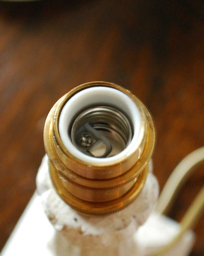 スタンドライト　照明・ライティング　ピンクのシェードが可愛い、フランスのテーブルランプ(Mini Wooden Lamp Nuage)。どこででもカンタンに手に入る口金サイズ「E17」対応です。(cf-1040)