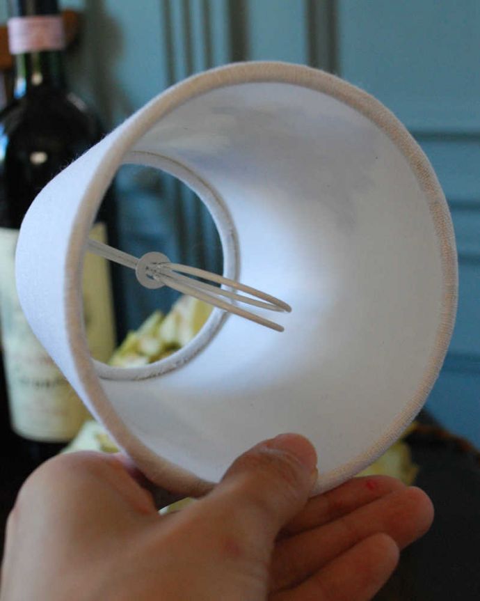 シャンデリア球のシェード　照明・ライティング　エンブレムが可愛い、フランスの布シェード。クリップタイプになっているので、簡単に取り付けられます。(cf-1080)