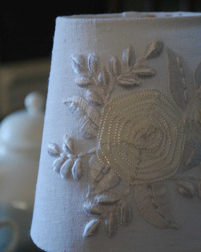 シャンデリア球のシェード 照明・ライティング パッと華やかな明かりに変身!フランスから来た布シェード。どんなシーンにも合わせやすいシンプルな色使い。(cf-1081)