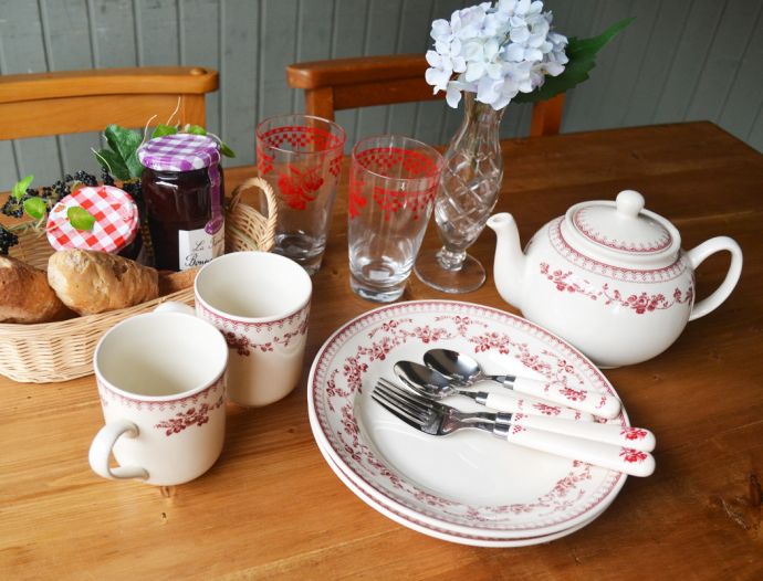 コントワールドファミーユ　インテリア雑貨　コントワール・ド・ファミーユのコーヒーカップ＆ソーサー（フォスティーヌ）。コントワール・ド・ファミーユのフォスティーヌ（faustine）シリーズ。(cf-218)