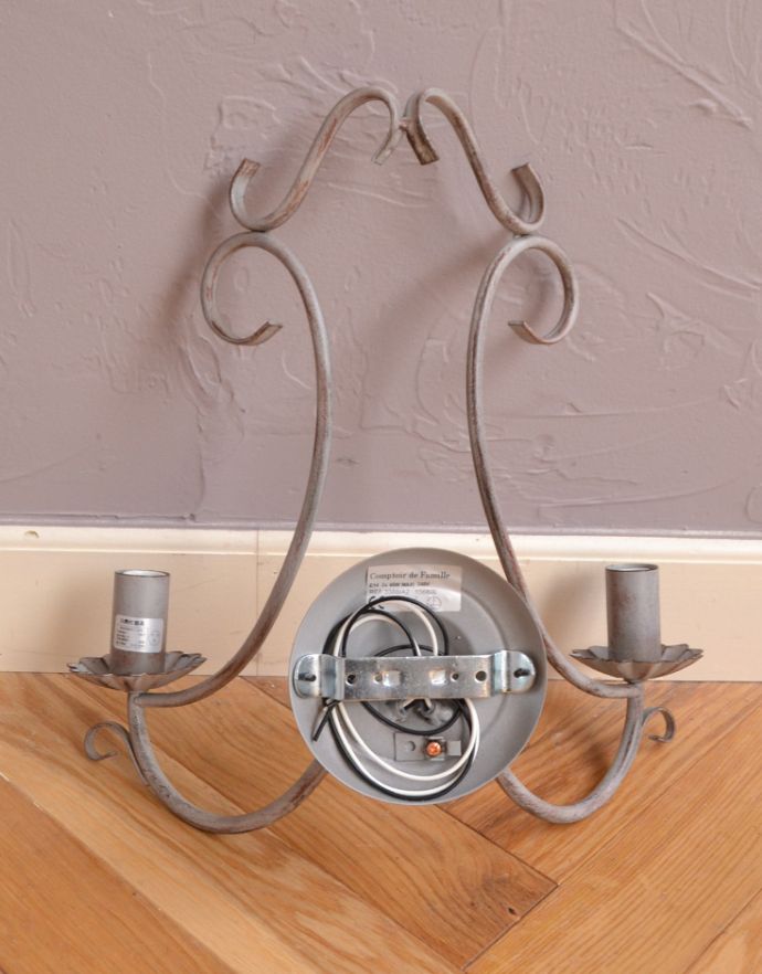 コントワールドファミーユ　照明・ライティング　コントワール・ドゥ・ファミーユの2灯ウォールランプ（ブロカント）（Ｅ17シャンデリア球付）。※配線に直結するので、電気屋さんによる取り付け工事が必要です。(cf-693)