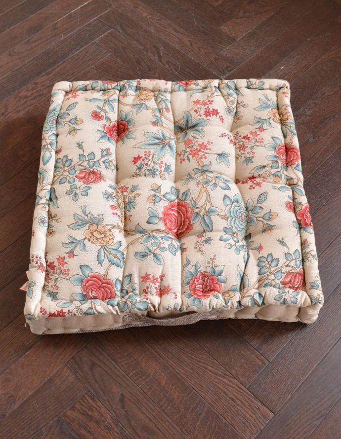 コントワールドファミーユ　インテリア雑貨　コントワール・ド・ファミーユのクッションマトラ（Editeur）。大人っぽいタッチでデザインされたお花が素敵です。(cf-703)