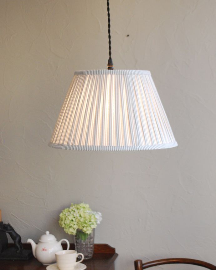 コントワールドファミーユ　照明・ライティング　コントワール・ドゥ・ファミーユのペンダントライト（布シェード）（コード・Ｅ26球・ギャラリーなし）。柔らかな明かりの布シェード。(cf-747)