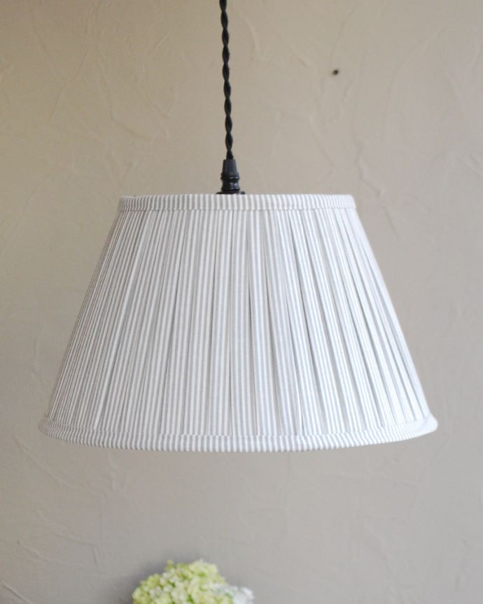 コントワールドファミーユ　照明・ライティング　コントワール・ドゥ・ファミーユのペンダントライト（布シェード）（コード・Ｅ26球・ギャラリーなし）。【 全体 】直径35×高さ70cm【 シェード 】直径35×高さ20cmお部屋にあわせて、短くしたり長くしたり加工することも出来ます。(cf-747)