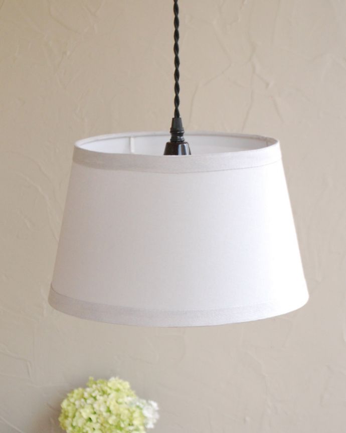 コントワールドファミーユ 照明・ライティング コントワール・ドゥ・ファミーユのペンダントライト(布シェード)(コード・E26球・ギャラリーなし)。【 全体 】直径31×高さ67cm【 シェード 】直径31×高さ17cmお部屋にあわせて、短くしたり長くしたり加工することも出来ます。(cf-749)