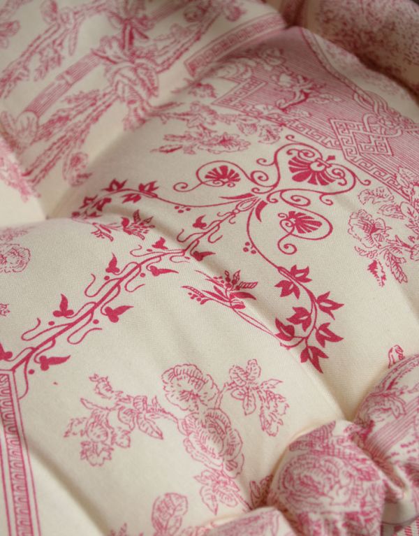 アンティーク風の椅子　アンティーク風　コントワール・ド・ファミーユのアイアン ソファ（マチルド）。座り心地Goodな気持ちいい座面。(cff-107)