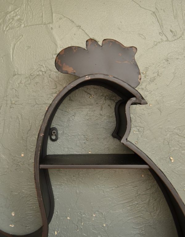 アンティーク風の家具　アンティーク風　コントワール・ド・ファミーユのアンティーク風ウォールシェルフ（めんどり）。めんどりのデザインがとてもかわいくて、飾ってあるだけでお洒落です。(cff-109)