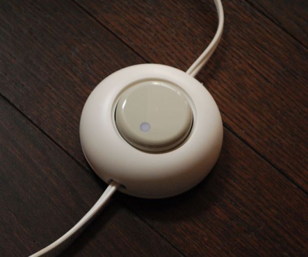 コントワールドファミーユ 照明・ライティング 赤いローズのシェード、コントワール・ド・ファミーユのフロアランプ。足で踏むだけでON/OFFできるフットスイッチが付いています。(cfs-173)