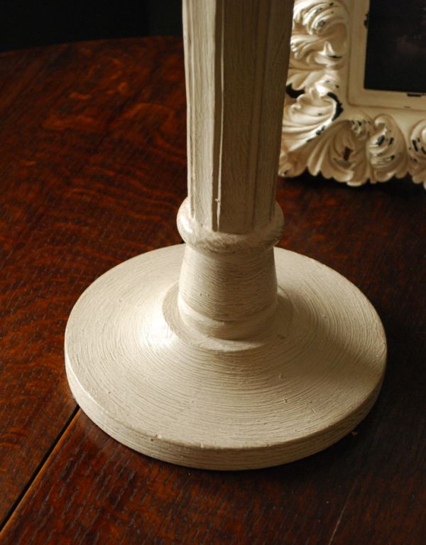 コントワールドファミーユ 照明・ライティング 優しく灯るテーブルランプ、コントワール・ド・ファミーユのテーブルランプ。スタンドは木製なので、優しい印象です。(cfs-170)