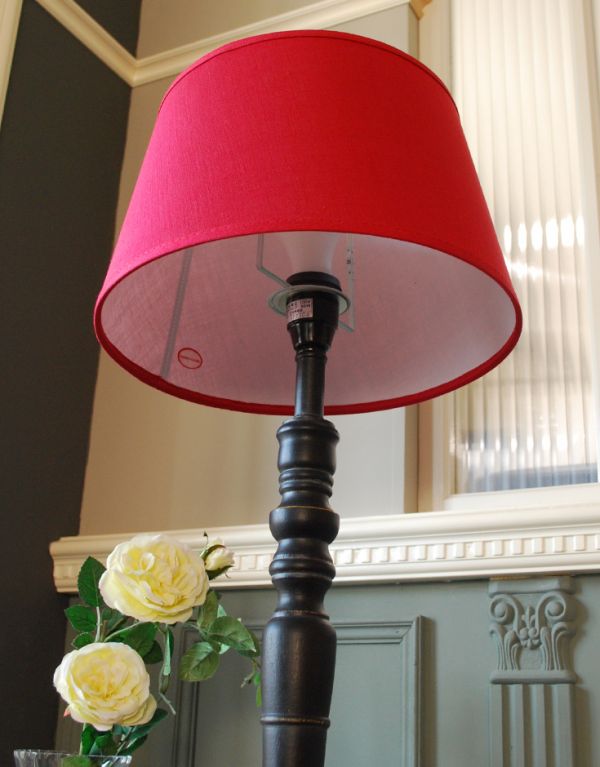 コントワールドファミーユ 照明・ライティング コントワール・ド・ファミーユのテーブルランプ(フランボワーズ)。赤い色のアクセントがコントワールドゥ・ファミーユらしいデザインです。(cfs-182)