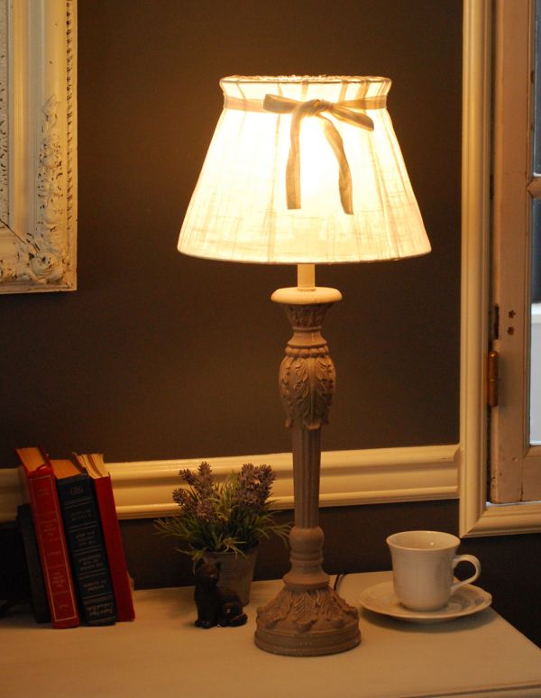 コントワールドファミーユ　照明・ライティング　コントワール・ド・ファミーユのテーブルランプ（シャルロット　プラン）（Ｅ26球）。ベッドサイドやチェストの上に置いてみてください。(cfs-184)