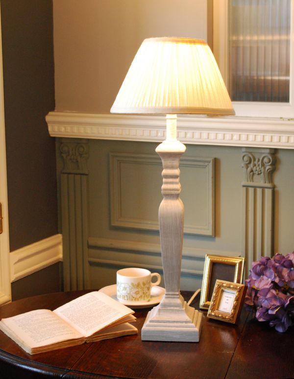 コントワールドファミーユ 照明・ライティング コントワール・ド・ファミーユのテーブルランプ(プリーツシェード)。ベッドサイドやチェストの上に置いてみてください。(cfs-186)