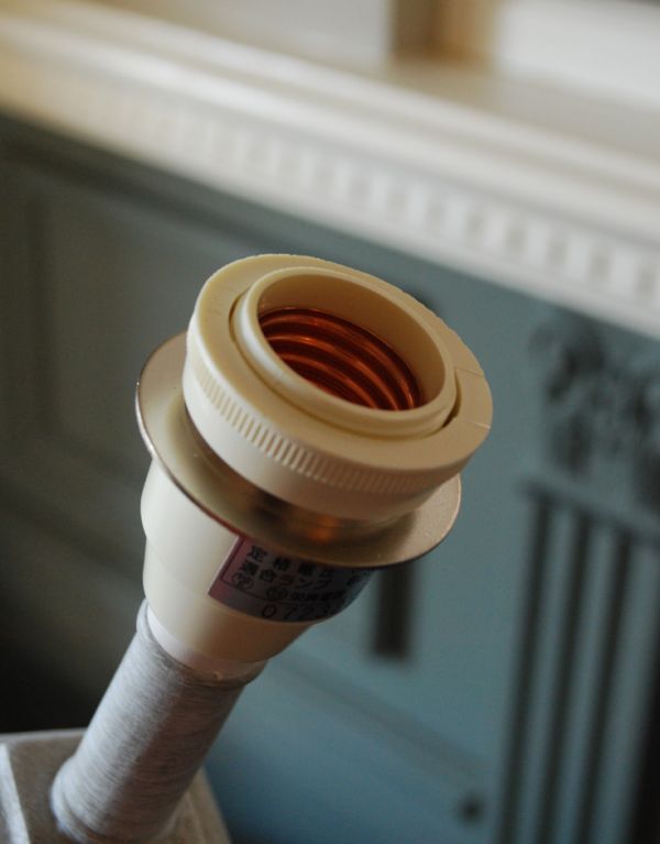 コントワールドファミーユ 照明・ライティング コントワール・ド・ファミーユのテーブルランプ(プリーツシェード)。量販店にてご購入可能な国産球(口径E26対応です)LEDも使えます。(cfs-186)