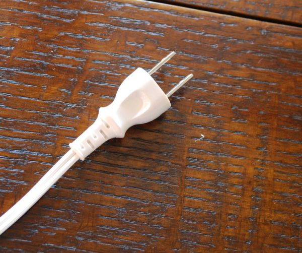 コントワールドファミーユ 照明・ライティング コントワール・ド・ファミーユのテーブルランプ(プリーツシェード)。コンセントはホワイト仕様になっています。(cfs-186)