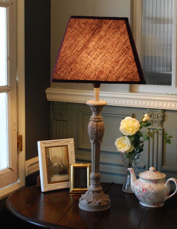 コントワールドファミーユ 照明・ライティング コントワール・ド・ファミーユのテーブルランプ(レクタングル オーベルジーヌ)。ベッドサイドやチェストの上に置いてみてください。(cfs-190)