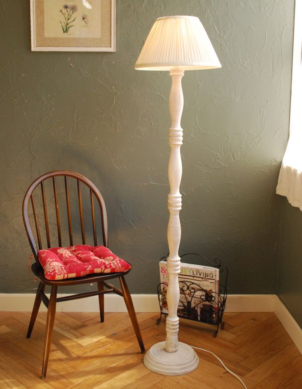 コントワールドファミーユ 照明・ライティング コントワール・ド・ファミーユのフロアランプ(プリーツシェード)。ソファやワードローブなどの大きな家具たちともバランスが取りやすいのでコーディネートがしやすい照明です。(cfs-194)