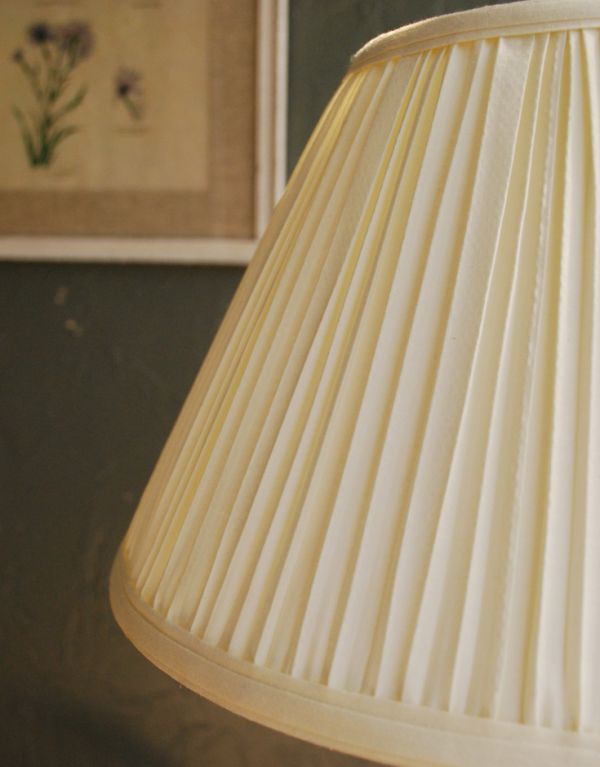 コントワールドファミーユ 照明・ライティング コントワール・ド・ファミーユのフロアランプ(プリーツシェード)。たっぷりプリーツの入った上品なシェードです。(cfs-194)