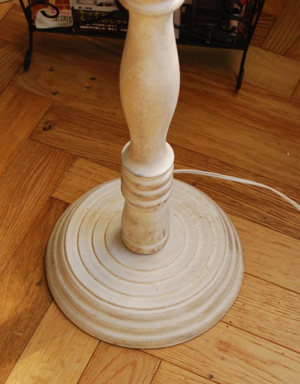 コントワールドファミーユ 照明・ライティング コントワール・ド・ファミーユのフロアランプ(プリーツシェード)。土台にも華やかな装飾です。(cfs-194)