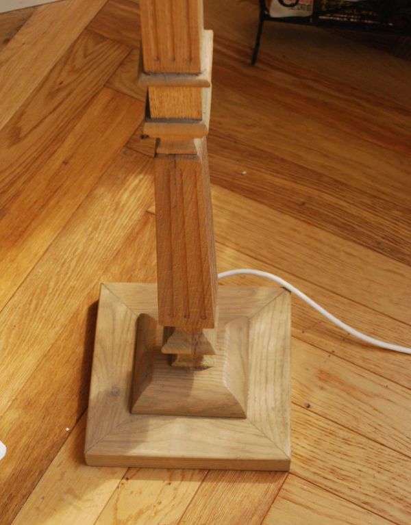 コントワールドファミーユ 照明・ライティング コントワール・ド・ファミーユのフロアランプ(プリーツシェード)。土台にも美しい装飾です。(cfs-195)