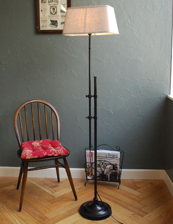 コントワールドファミーユ　照明・ライティング　コントワール・ド・ファミーユのフロアランプ（高さ調節可能スタンド）。置いてあるだけで、華やかでオシャレな雰囲気に。(cfs-198)