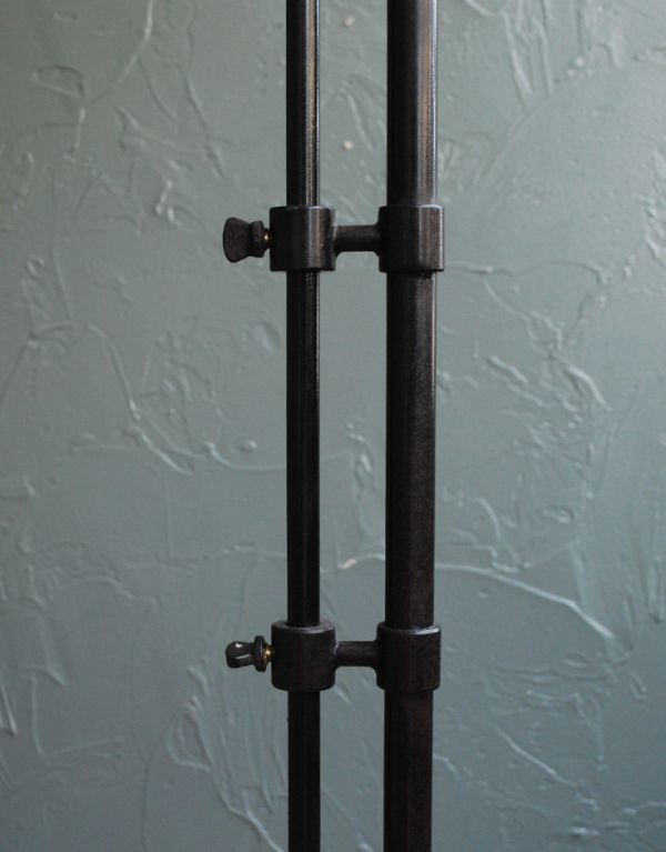 コントワールドファミーユ　照明・ライティング　コントワール・ド・ファミーユのフロアランプ（高さ調節可能スタンド）。こちらのスタンドは高さを調節することができます。(cfs-198)