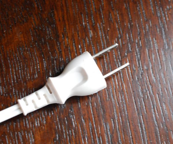 コントワールドファミーユ　照明・ライティング　コントワール・ド・ファミーユのテーブルランプ（Ｅ26Ｓ球）。コンセントはホワイト仕様になっています。(cfs-199)