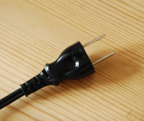 コントワールドファミーユ 照明・ライティング コントワール・ド・ファミーユのナチュラルなシェードのテーブルランプ。コンセントはブラック仕様になっています。(cfs-201)