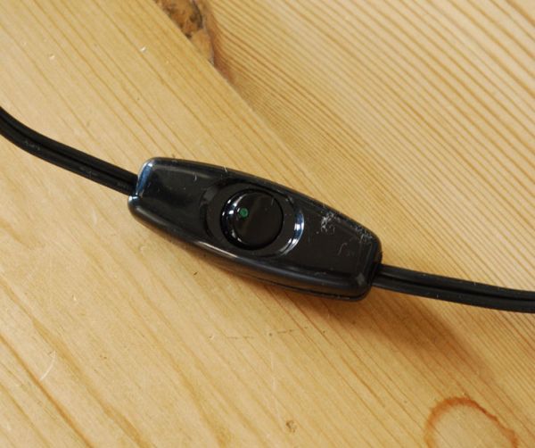 コントワールドファミーユ 照明・ライティング コントワール・ド・ファミーユの高級感も演出できるテーブルランプ。ボタン式のスイッチです。(cfs-203)