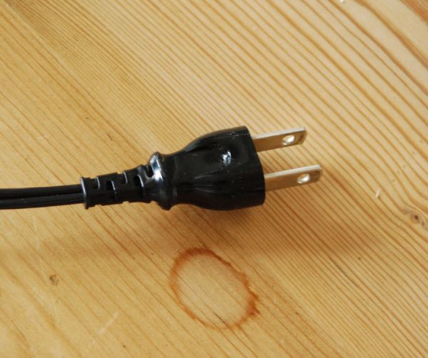 コントワールドファミーユ 照明・ライティング コントワール・ド・ファミーユの高級感も演出できるテーブルランプ。コンセントはブラック仕様になっています。(cfs-203)