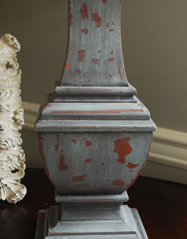 コントワールドファミーユ 照明・ライティング コントワール・ド・ファミーユのお洒落なスタンドのテーブルランプ(E26球)。どっしりしているデザインだけど女性らしい彫。(cfs-205)