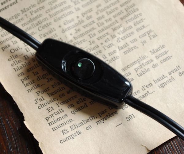 コントワールドファミーユ 照明・ライティング コントワール・ド・ファミーユのお洒落なスタンドのテーブルランプ(E26球)。手元で切り替えが出来るタイプです。(cfs-205)