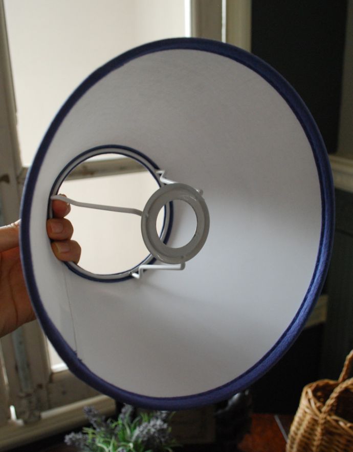 コントワールドファミーユ　照明・ライティング　コントワール・ド・ファミーユ、布シェードのテーブルランプ。ボトムホルダータイプです。(cfs-219)