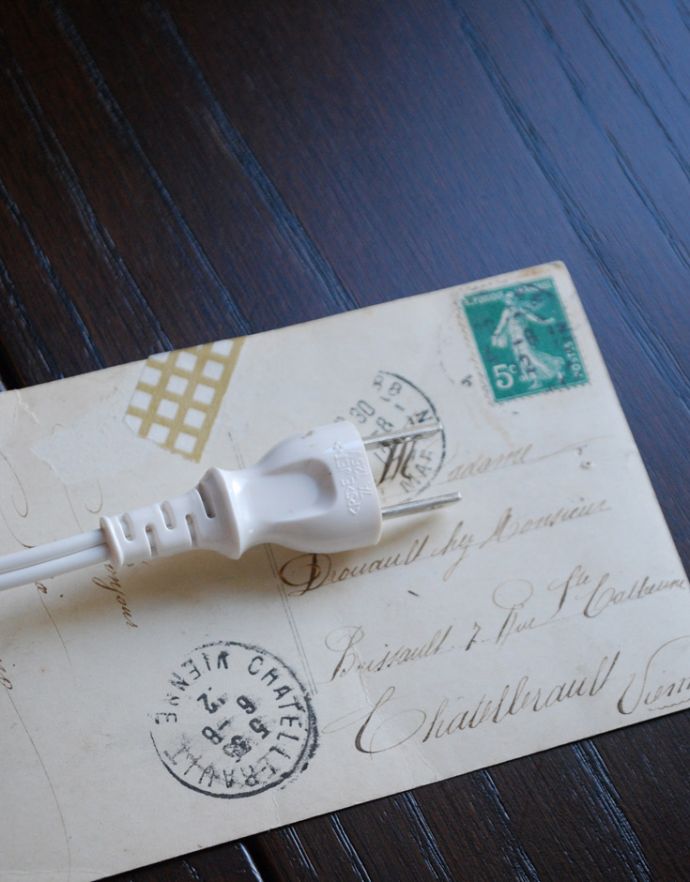 コントワールドファミーユ　照明・ライティング　ローズのスタンドが素敵なコントワール・ド・ファミーユのテーブルランプ （レジュニ）（Ｅ26球）。コンセントはホワイト仕様になっています。(cfs-225)