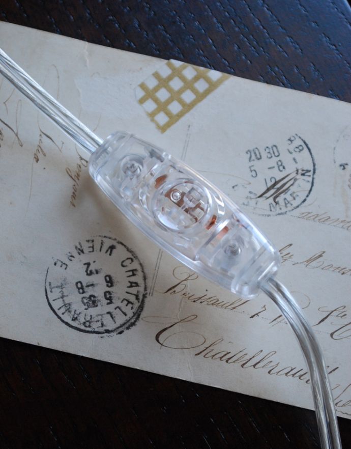 コントワールドファミーユ 照明・ライティング コントワール・ド・ファミーユのお洒落なスタンドのテーブルランプ。手元で切り替えが出来るタイプです。(cfs-226)