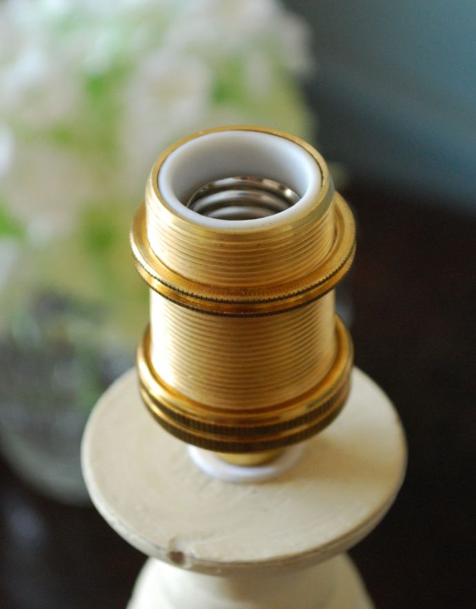 コントワールドファミーユ 照明・ライティング コントワール・ドゥ・ファミーユから届いたテーブルランプ(オンディーヌ)。量販店で購入OKな国産球(口径E26・40W)が使用できます。(cfs-231)